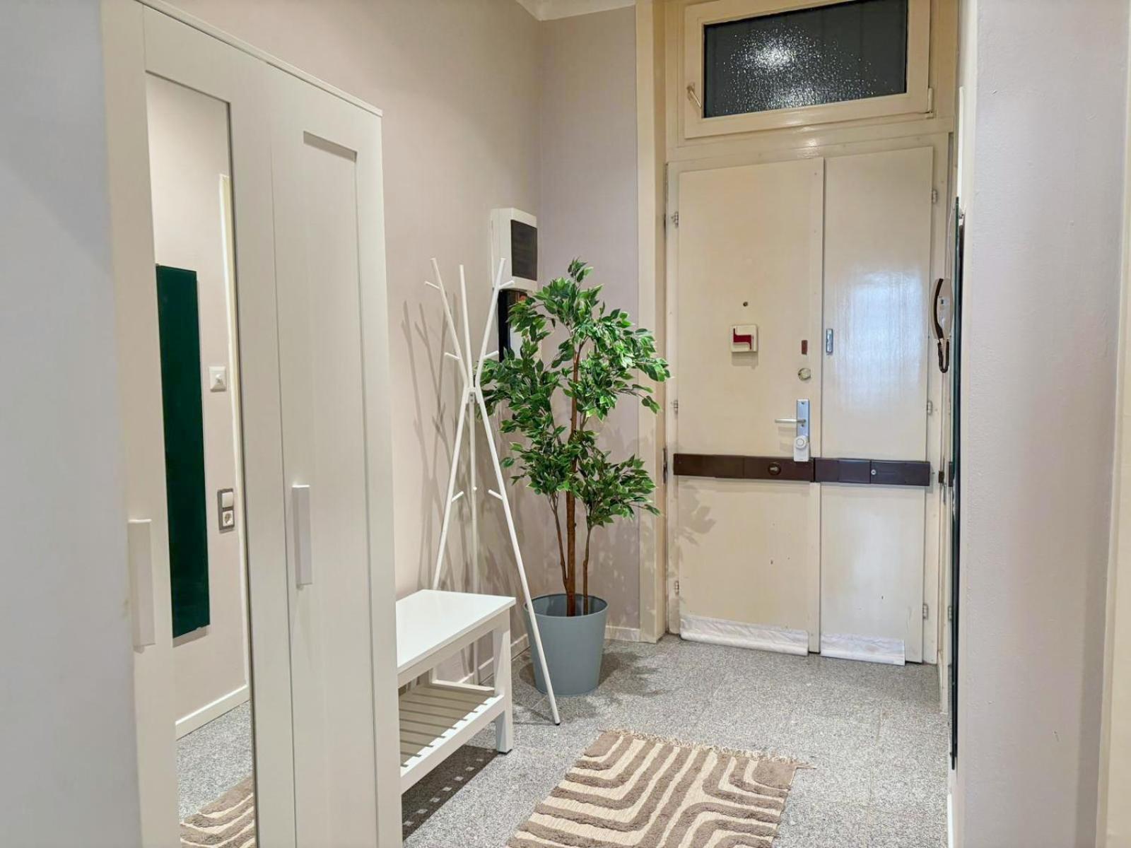 Апартаменты Spacious And Near Metro I Close To Parks I Akh Вена Экстерьер фото